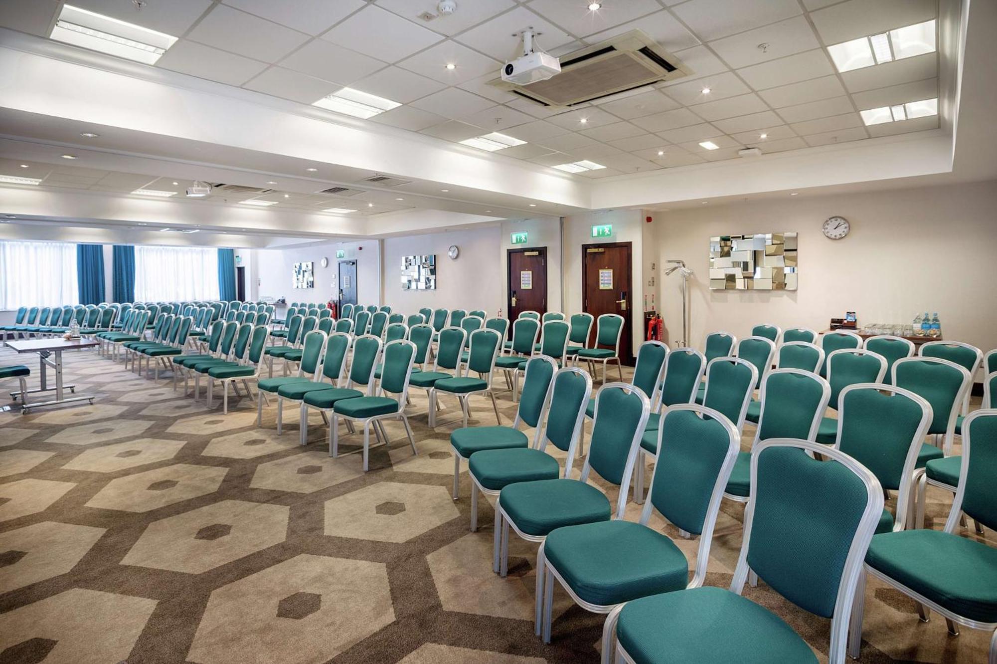 מלון Hilton London Olympia מראה חיצוני תמונה